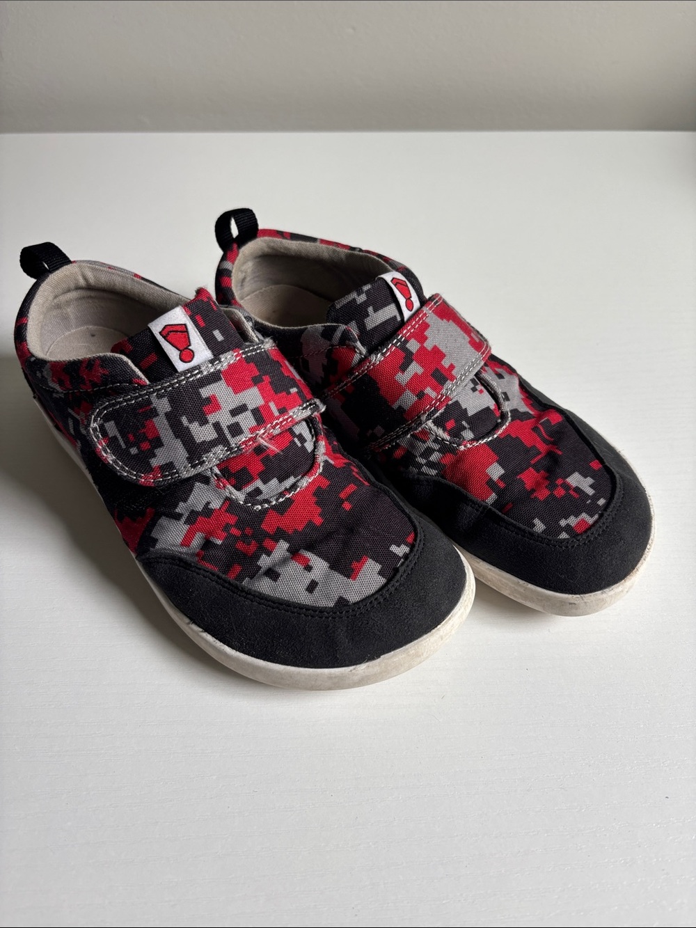 SPLAY barefoot youth shoes red digicamo